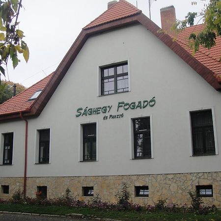 Saghegy Fogado Es Panzio Hotell Celldömölk Exteriör bild